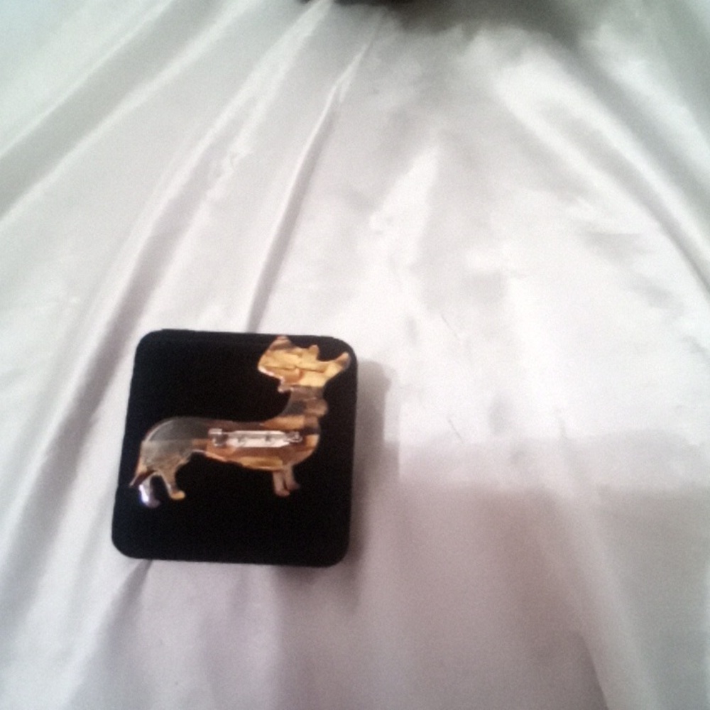 New Adorable Dachshund Brooch - Picture 3 of 4